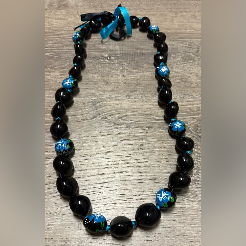 Hawaiian Kukui Nut Lei Necklace Blue Floral Black Bead Tropical 36” - Picture 3 of 3